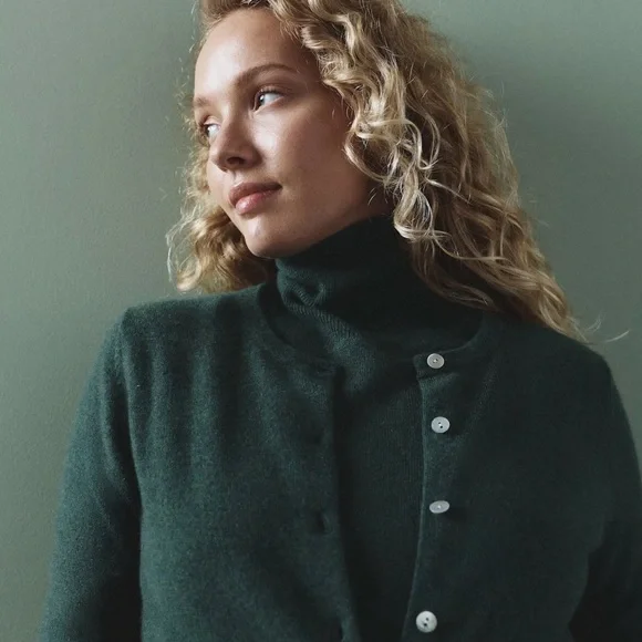 Quince Mongolian Cashmere Cardigan in Forest Green Size Small NWOT - Picture 2 of 8